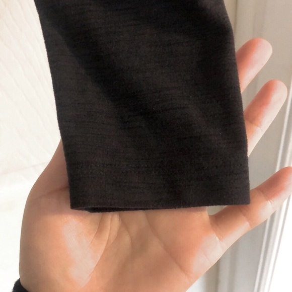 Green crop Activewear top - Picture 4 of 4